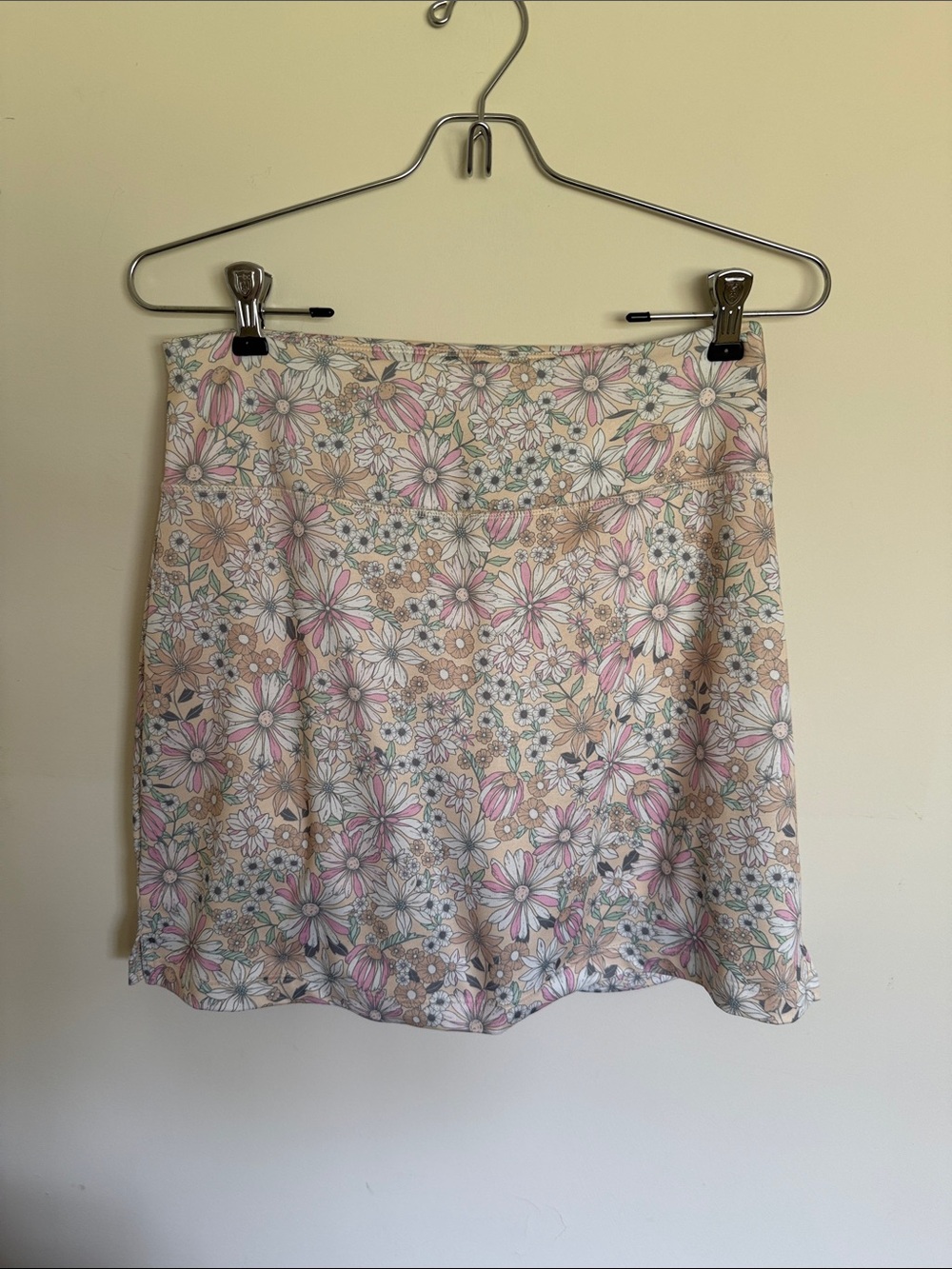 Kensie Pink Cream Floral Mini Skort - Size Small